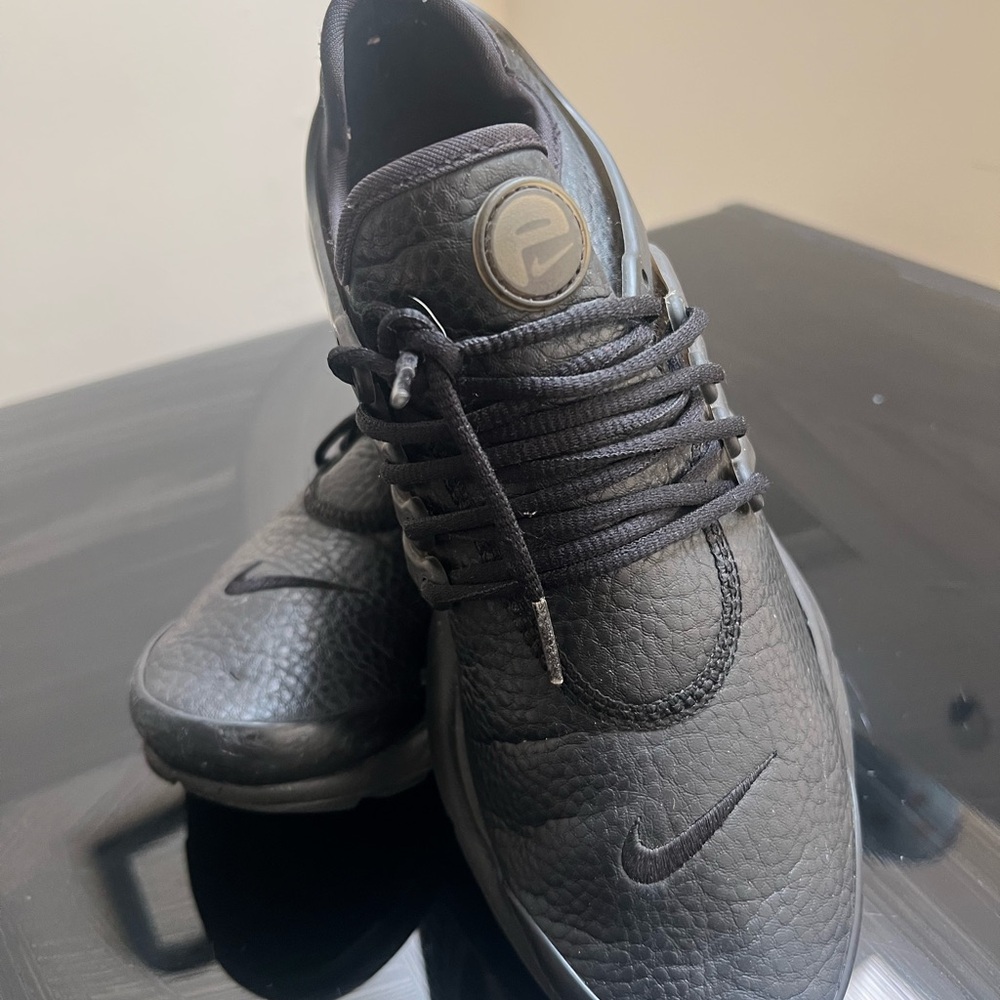 Nike  Air Presto Black Sneakers with Sleek Modern Silhouette